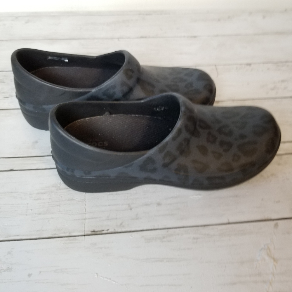 Crocs Neria Leopard Print Slip Resistant Work Clo… - image 2